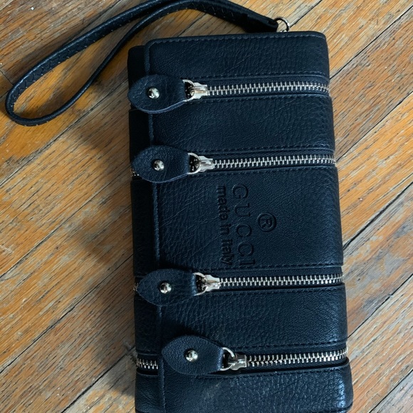 GUCCI WALLET - Picture 1 of 3